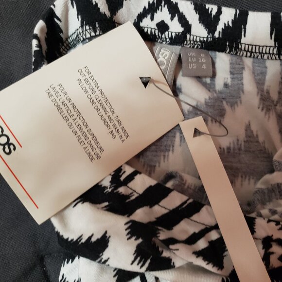 ASOS Flare Leg Black & White Necklace Halter Patterned Jumpsuit NWT 4 Tall - Picture 7 of 7